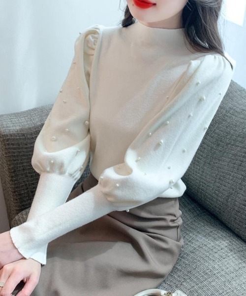 Achic(アシック)の「フェイクパールバルーン袖ニット(Tシャツ/カットソー・レディース・ホワイト/アイボリー/ブラック/ベージュ・M)」の2枚目の写真