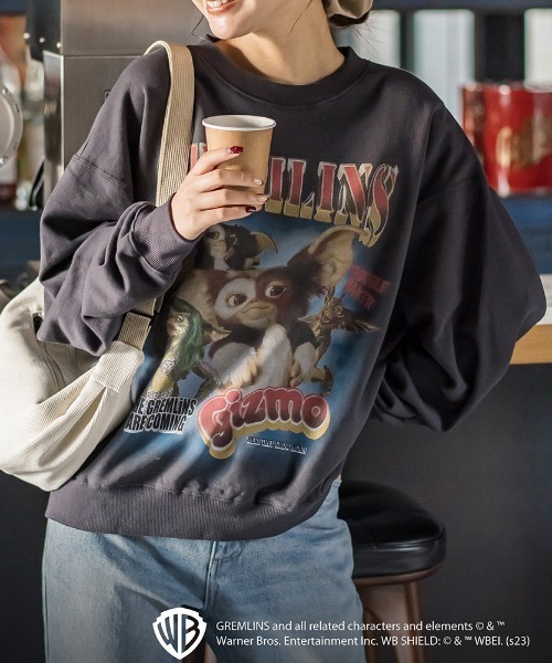 VICKY（ビッキー）の「【GREMLINS】フォトスウェット《洗濯機で洗える》（スウェット・レディース・オフホワイト/チャコールグレー/パープル・M）」の3枚目の写真