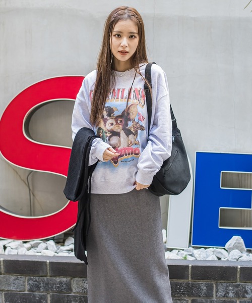 VICKY（ビッキー）の「【GREMLINS】フォトスウェット《洗濯機で洗える》（スウェット・レディース・オフホワイト/チャコールグレー/パープル・M）」の5枚目の写真