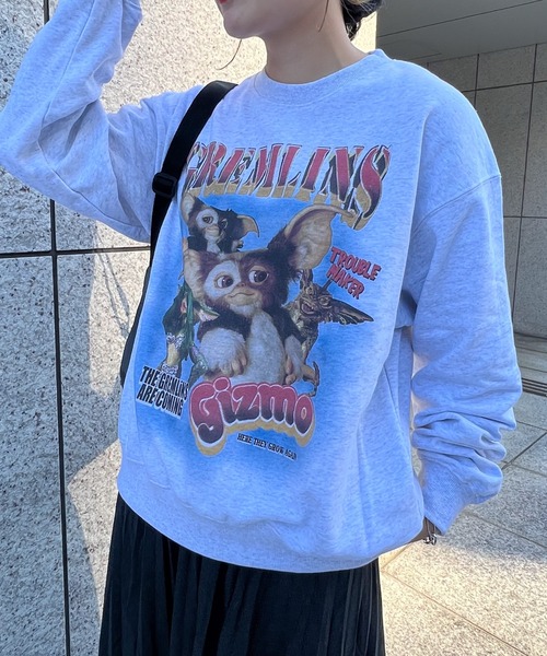 VICKY（ビッキー）の「【GREMLINS】フォトスウェット《洗濯機で洗える》（スウェット・レディース・オフホワイト/チャコールグレー/パープル・M）」の11枚目の写真