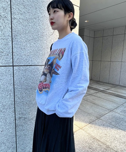 VICKY（ビッキー）の「【GREMLINS】フォトスウェット《洗濯機で洗える》（スウェット・レディース・オフホワイト/チャコールグレー/パープル・M）」の15枚目の写真