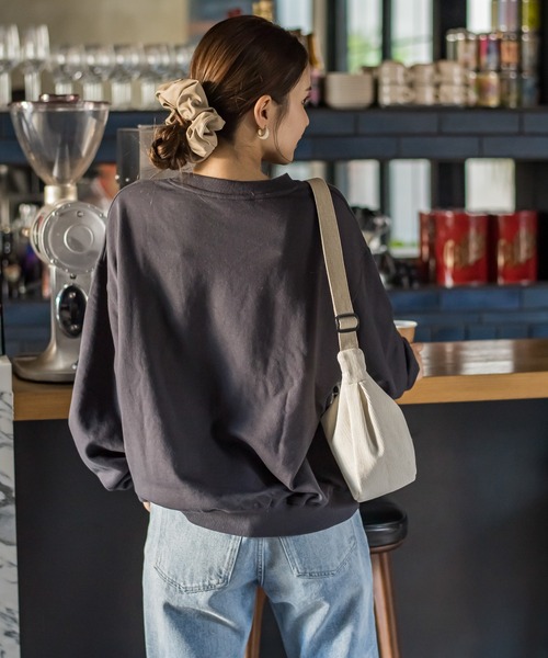 VICKY（ビッキー）の「【GREMLINS】フォトスウェット《洗濯機で洗える》（スウェット・レディース・オフホワイト/チャコールグレー/パープル・M）」の17枚目の写真