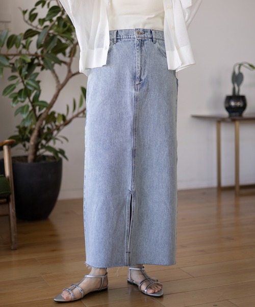 LEPSIM（レプシィム）の「丈変化デニムナロースカート　987462（スカート・レディース・インディゴブルー/ブラック系その他/ブルー系その他/スカイブルー・MEDIUM/LARGE）」の4枚目の写真