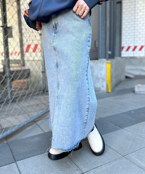 LEPSIM（レプシィム）の「丈変化デニムナロースカート　987462（スカート・レディース・インディゴブルー/ブラック系その他/ブルー系その他/スカイブルー・MEDIUM/LARGE）」の10枚目の写真