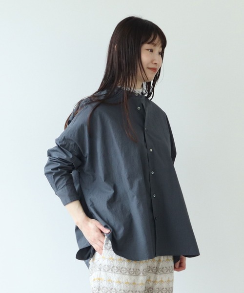 yuni(ユニ )の「コットンキャッチワッシャー ワイドブラウス 1701BL012241(シャツ/ブラウス・レディース・ホワイト/グレー/チャコールグレー/ブルー/グリーン/キナリ/ライラック/カーキ/ブラック・FREE)」の4枚目の写真