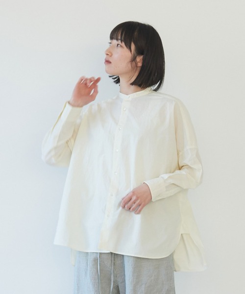 yuni(ユニ )の「コットンキャッチワッシャー ワイドブラウス 1701BL012241(シャツ/ブラウス・レディース・ホワイト/グレー/チャコールグレー/ブルー/グリーン/キナリ/ライラック/カーキ/ブラック・FREE)」の3枚目の写真