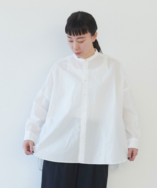 yuni(ユニ )の「コットンキャッチワッシャー ワイドブラウス 1701BL012241(シャツ/ブラウス・レディース・ホワイト/グレー/チャコールグレー/ブルー/グリーン/キナリ/ライラック/カーキ/ブラック・FREE)」の10枚目の写真