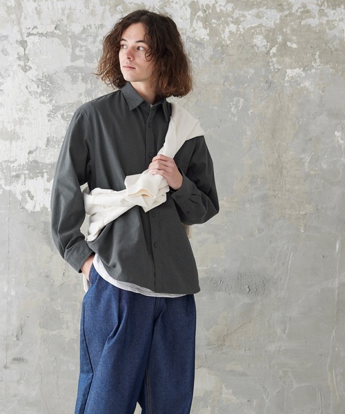 coca(coca)(コカ)の「メンズ オックスフォードシャツ(シャツ/ブラウス・メンズ・チャコール/アイボリー・M/L/XL)」の5枚目の写真