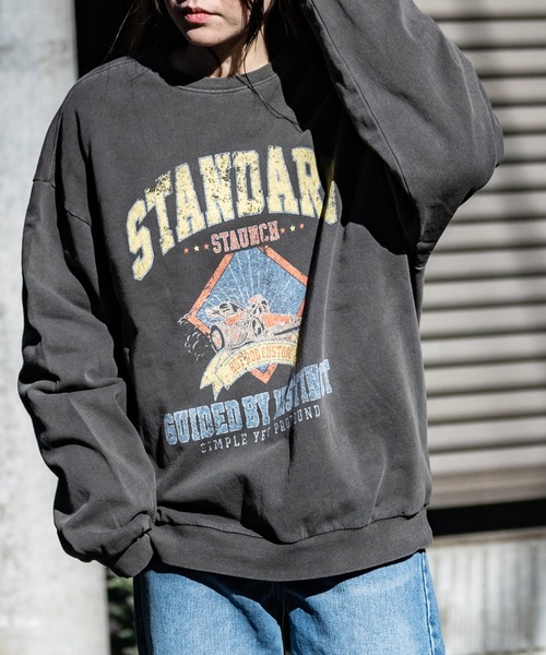 JOHN'S CLOSET（ジョンズクローゼット）の「【i】ヴィンテージグラフィックプリント オーバーサイズピグメント クルーネックスウェット（スウェット・メンズ・ブラック系2/グレー系2/グレー系3/ブラック系1/グレー系1/ブラック系3・LARGE/X-LARGE/MEDIUM）」の3枚目の写真