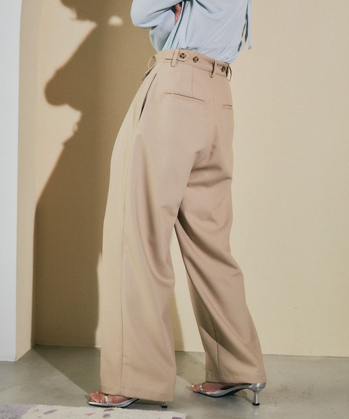 ELLEgirl（エルガール）の「ツータックワイドパンツ【ELLEgirl/エル ガール】（スラックス・レディース・ベージュ/ブラック・S/M）」の6枚目の写真