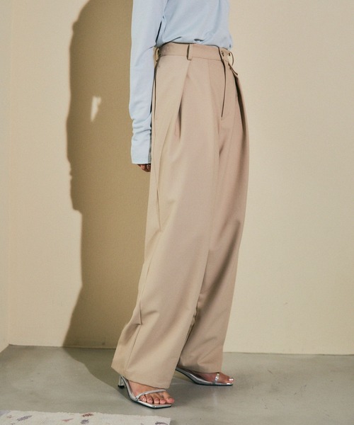 ELLEgirl（エルガール）の「ツータックワイドパンツ【ELLEgirl/エル ガール】（スラックス・レディース・ベージュ/ブラック・S/M）」の7枚目の写真