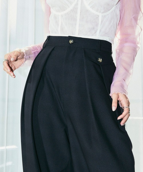 ELLEgirl（エルガール）の「ツータックワイドパンツ【ELLEgirl/エル ガール】（スラックス・レディース・ベージュ/ブラック・S/M）」の17枚目の写真