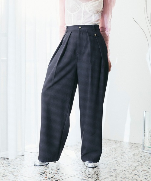 ELLEgirl（エルガール）の「ツータックワイドパンツ【ELLEgirl/エル ガール】（スラックス・レディース・ベージュ/ブラック・S/M）」の16枚目の写真