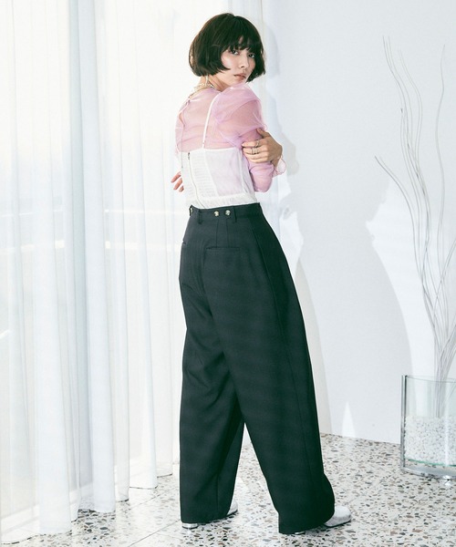 ELLEgirl（エルガール）の「ツータックワイドパンツ【ELLEgirl/エル ガール】（スラックス・レディース・ベージュ/ブラック・S/M）」の12枚目の写真