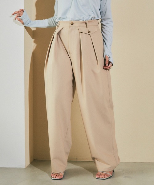 ELLEgirl（エルガール）の「ツータックワイドパンツ【ELLEgirl/エル ガール】（スラックス・レディース・ベージュ/ブラック・S/M）」の5枚目の写真