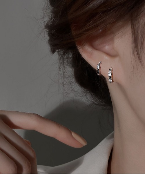LA VORAGINE（ラ ヴォラジネ）の「アレルギー対応ミニジルコンピアス（ピアス（両耳用）・レディース・シルバー/ゴールド・FREE）」の2枚目の写真