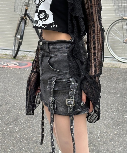 XU(エックスユー)の「【Never mind the XU】strap denim mini skirt / 【ネバーマインド ザ エックスユー】ストラップデニムミニスカート(デニムスカート・レディース・ブラック/ブルー・M)」の20枚目の写真