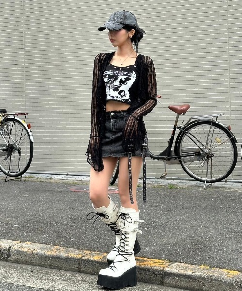 XU(エックスユー)の「【Never mind the XU】strap denim mini skirt / 【ネバーマインド ザ エックスユー】ストラップデニムミニスカート(デニムスカート・レディース・ブラック/ブルー・M)」の18枚目の写真