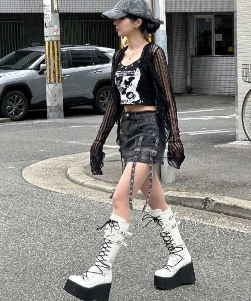 XU(エックスユー)の「【Never mind the XU】strap denim mini skirt / 【ネバーマインド ザ エックスユー】ストラップデニムミニスカート(デニムスカート・レディース・ブラック/ブルー・M)」の17枚目の写真