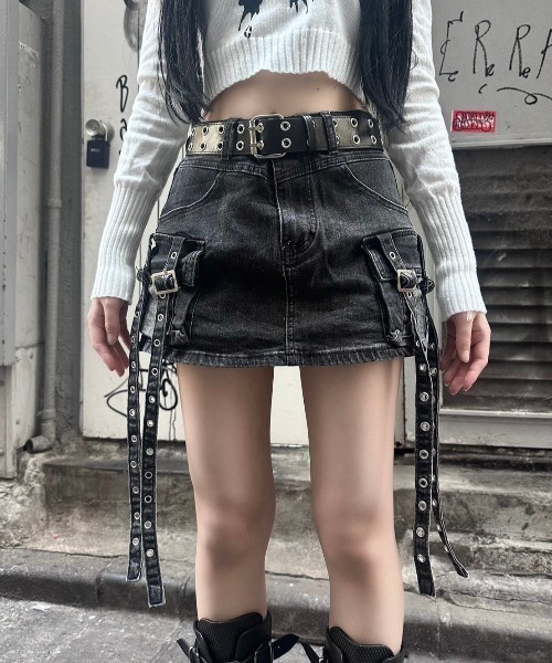 XU(エックスユー)の「【Never mind the XU】strap denim mini skirt / 【ネバーマインド ザ エックスユー】ストラップデニムミニスカート(デニムスカート・レディース・ブラック/ブルー・M)」の22枚目の写真