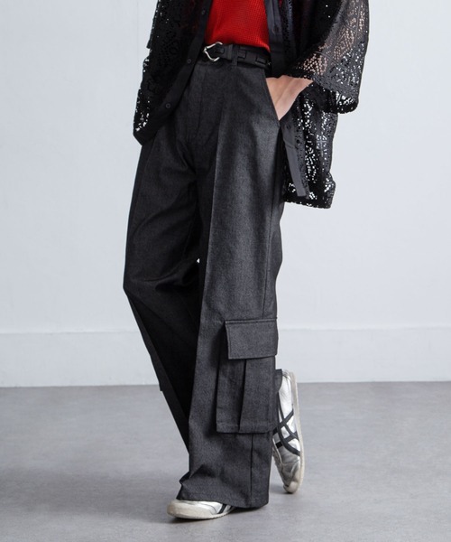 NILWAY(ニルウェイ)の「アンダーポケットフレアカーゴスラックス/アンダーポケットデザインフレア カーゴパンツ(カーゴパンツ・メンズ・ダークグレー/ライトグレー/ブラック・MEDIUM/LARGE/SMALL)」の2枚目の写真