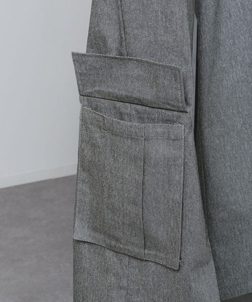 NILWAY(ニルウェイ)の「アンダーポケットフレアカーゴスラックス/アンダーポケットデザインフレア カーゴパンツ(カーゴパンツ・メンズ・ダークグレー/ライトグレー/ブラック・MEDIUM/LARGE/SMALL)」の6枚目の写真