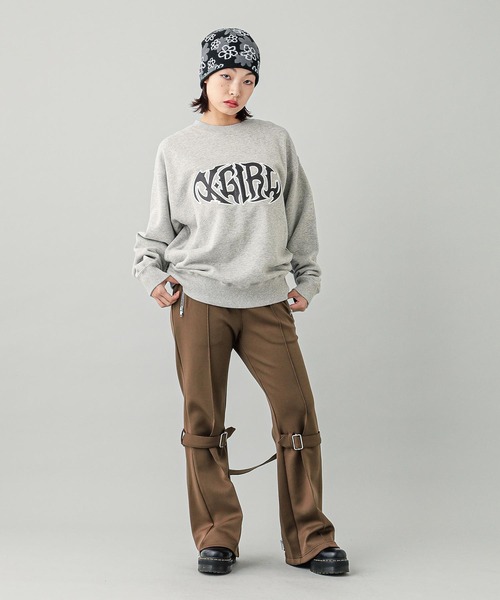 X-girl(エックスガール)の「TRIBAL SHAPED LOGO PATCH CREWNECK SWEAT TOP(スウェット・レディース・アッシュ/ブラック/ブラウン・S/M/L/XL)」の8枚目の写真