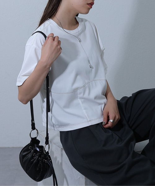 COLONY 2139(コロニートゥーワンスリーナイン)の「キレイメ天竺ステッチデザインTシャツ(Tシャツ/カットソー・レディース・オフホワイト/ブラック・FREE)」の1枚目の写真