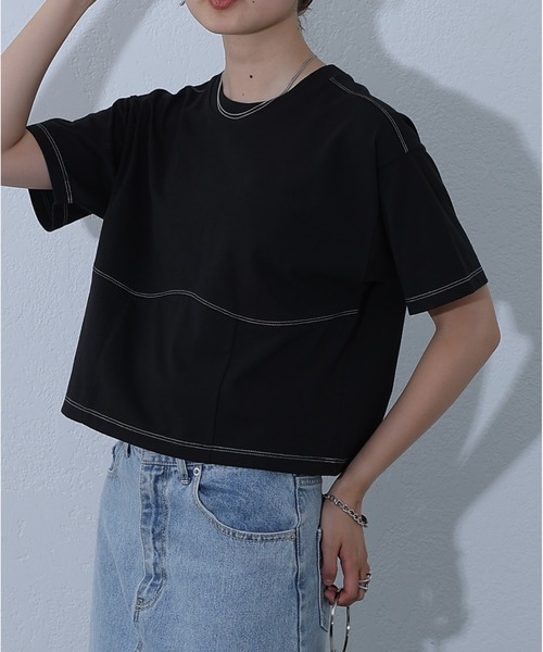COLONY 2139(コロニートゥーワンスリーナイン)の「キレイメ天竺ステッチデザインTシャツ(Tシャツ/カットソー・レディース・オフホワイト/ブラック・FREE)」の2枚目の写真