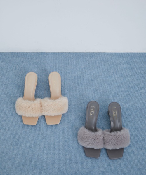 Juze(ジュゼ)の「ファーサンダル(ドレスシューズ・レディース・グレー/ベージュ系その他2・S/M/L)」の4枚目の写真