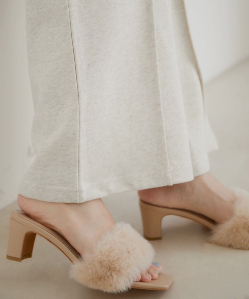 Juze(ジュゼ)の「ファーサンダル(ドレスシューズ・レディース・グレー/ベージュ系その他2・S/M/L)」の5枚目の写真