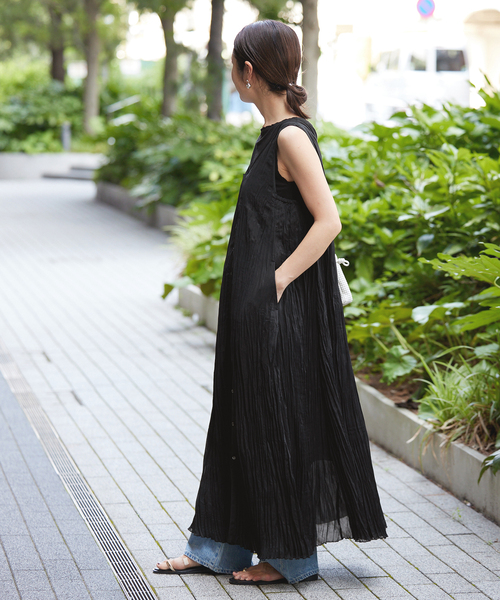 IENA(イエナ)の「シアープリーツワンピース(ワンピース・レディース・ブラック/ホワイト・36/38)」の9枚目の写真