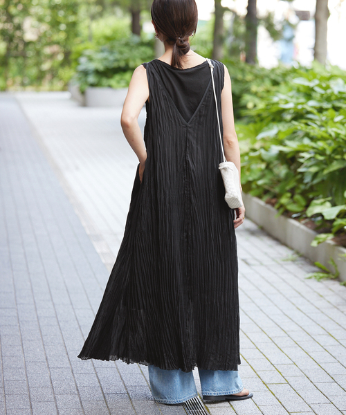 IENA(イエナ)の「シアープリーツワンピース(ワンピース・レディース・ブラック/ホワイト・36/38)」の10枚目の写真