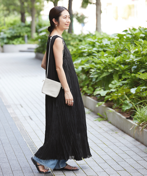 IENA(イエナ)の「シアープリーツワンピース(ワンピース・レディース・ブラック/ホワイト・36/38)」の11枚目の写真