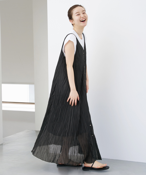 IENA(イエナ)の「シアープリーツワンピース(ワンピース・レディース・ブラック/ホワイト・36/38)」の14枚目の写真