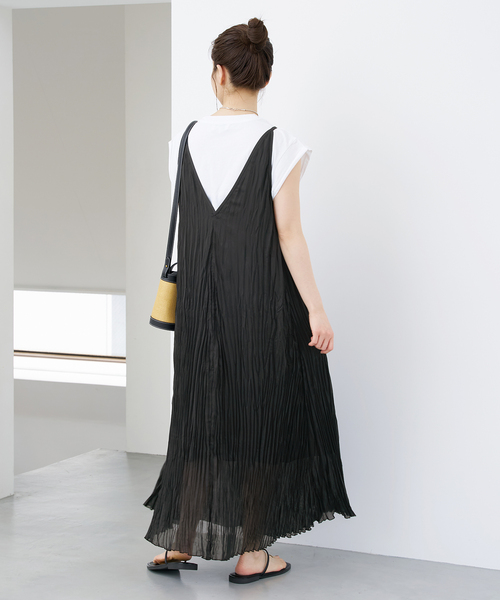 IENA(イエナ)の「シアープリーツワンピース(ワンピース・レディース・ブラック/ホワイト・36/38)」の17枚目の写真