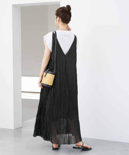 IENA(イエナ)の「シアープリーツワンピース(ワンピース・レディース・ブラック/ホワイト・36/38)」の18枚目の写真