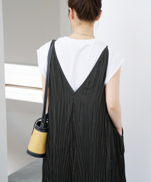 IENA(イエナ)の「シアープリーツワンピース(ワンピース・レディース・ブラック/ホワイト・36/38)」の20枚目の写真