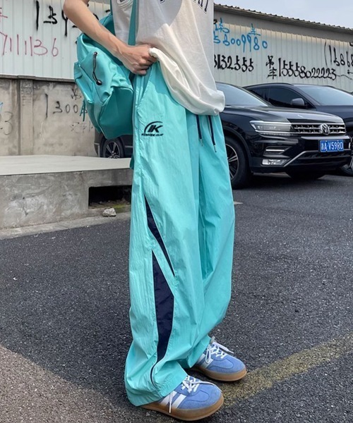 NOWLE（ノウル）の「【NOWLE】サイドライン ワイド シャカシャカ パンツ（その他パンツ・メンズ・イエロー/サックスブルー・LARGE/MEDIUM/SMALL/X-LARGE）」の4枚目の写真