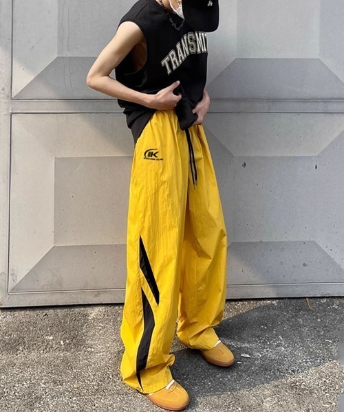 NOWLE（ノウル）の「【NOWLE】サイドライン ワイド シャカシャカ パンツ（その他パンツ・メンズ・イエロー/サックスブルー・LARGE/MEDIUM/SMALL/X-LARGE）」の13枚目の写真