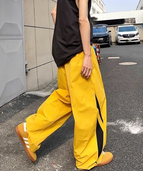 NOWLE（ノウル）の「【NOWLE】サイドライン ワイド シャカシャカ パンツ（その他パンツ・メンズ・イエロー/サックスブルー・LARGE/MEDIUM/SMALL/X-LARGE）」の15枚目の写真