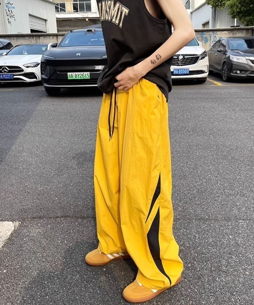 NOWLE（ノウル）の「【NOWLE】サイドライン ワイド シャカシャカ パンツ（その他パンツ・メンズ・イエロー/サックスブルー・LARGE/MEDIUM/SMALL/X-LARGE）」の17枚目の写真