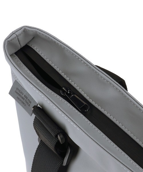 Inner Carrying(インナーキャリング)の「インナーキャリング 撥水 トートバッグ 縦型(トートバッグ・レディース・ライトグレー/ブラック/ダークブルー・FREE)」の4枚目の写真