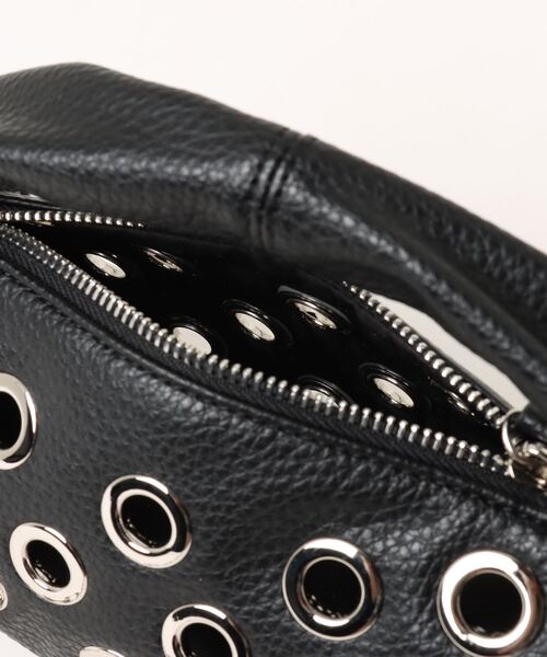 MOUSSY(マウジー)の「EYELET MINI バッグ(ショルダーバッグ・レディース・ブラック・FREE)」の3枚目の写真