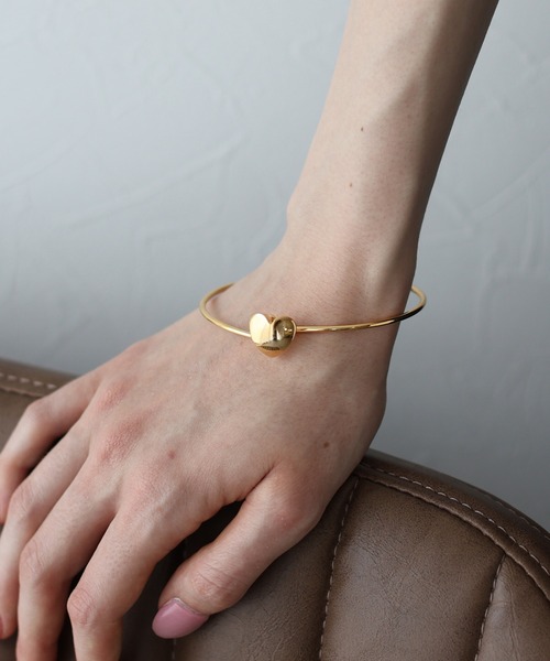 BLUEEAST（ブルーイースト）の「ハートメタルバングル（バングル/リストバンド・レディース・シルバー/ゴールド・FREE）」の2枚目の写真