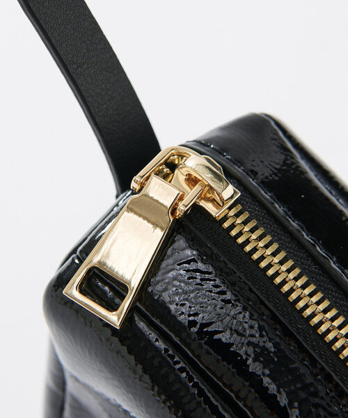 RIVE DROITE（リヴドロワ）の「【コーデのポイントに】パテントレザーミニバッグ（ショルダーバッグ・レディース・ブラック/カーキ・FREE）」の20枚目の写真
