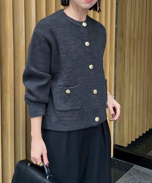 Jena espace merveilleux(ジェナ エスパスメルヴェイユ)の「メタルボタンカーディガン(カーディガン/ボレロ・レディース・アイボリー/チャコールグレー/ブルー・FREE)」の15枚目の写真