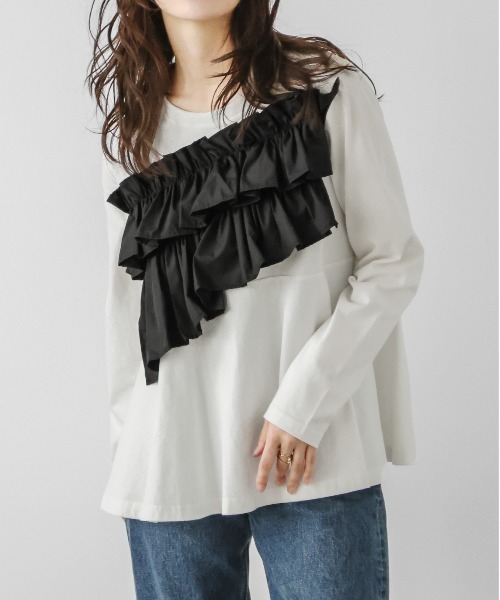 SUGAR BISKET(シュガービスケット)の「異素材ドッキングフリルペプラムロンT(Tシャツ/カットソー・レディース・ブラック/ホワイト/ホワイト×ブラック・フリー)」の2枚目の写真