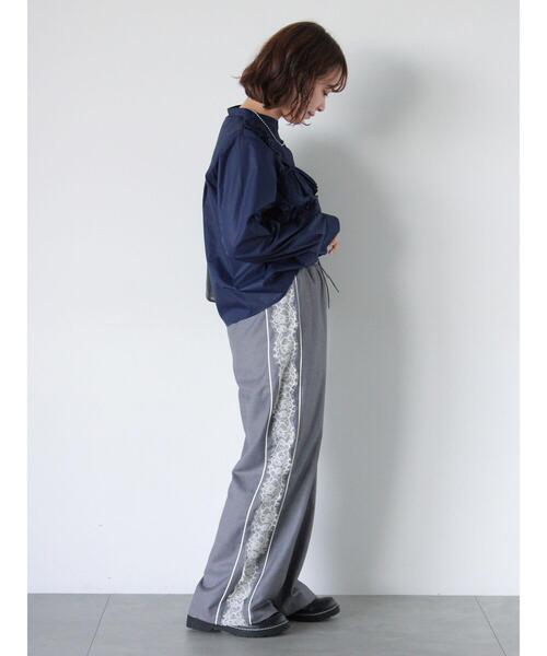 ehka sopo（エヘカソポ）の「フリル付バンドカラーシャツ（シャツ/ブラウス・レディース・ブルー/オフホワイト/ネイビー・F）」の8枚目の写真