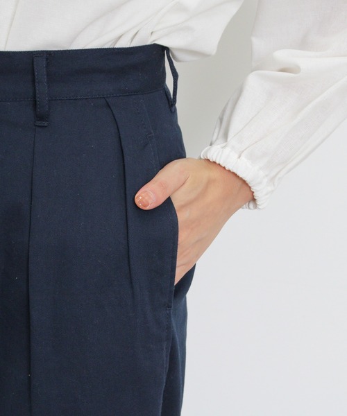 Samansa Mos2(サマンサ モスモス)の「ツータックワイドチノトラウザー(チノパンツ・レディース・ナチュラル/カーキ/ダークベージュ/ダークネイビー・マルチサイズ)」の8枚目の写真